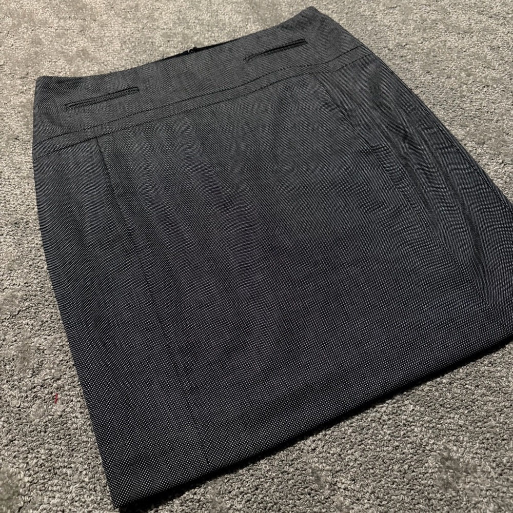 Express polyester gray skirt in mini to mid length great details and material 6 - Picture 2 of 8